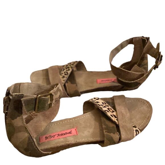 Betsey Johnson Fusion Camo and Cheetah Calf Hair Sandals Size 7.5 - Picture 3 of 8